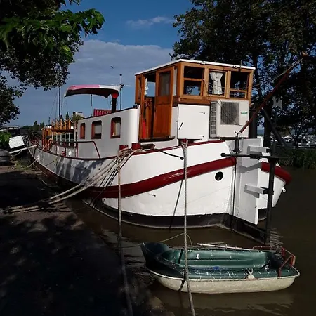 Bateau-hôtel Risico *